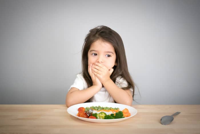 діти мають труднощі з їжею, коли вони хворіють