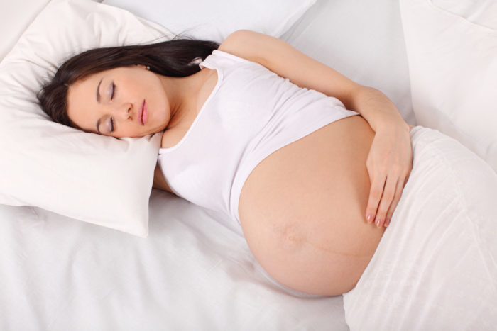 спати на животі під час вагітності