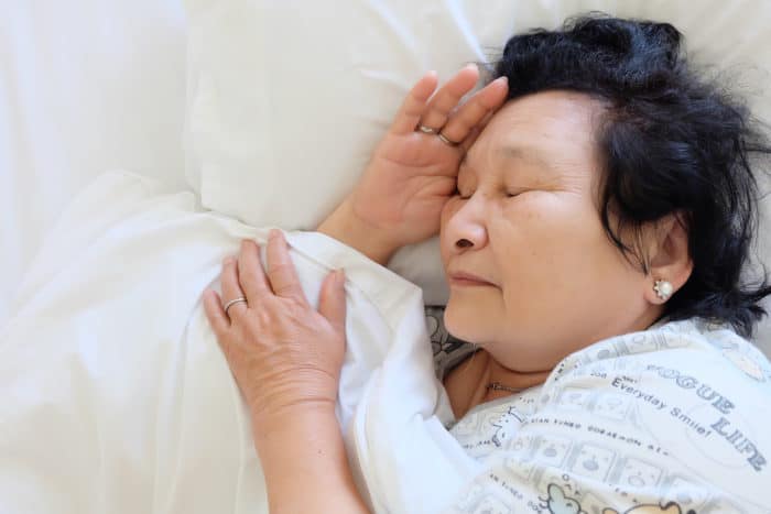 подолати глибокі труднощі сну у літніх людей
