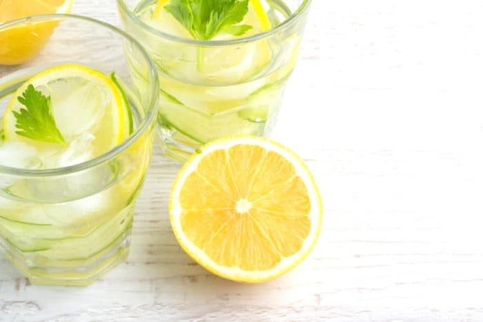 пити лимонну воду