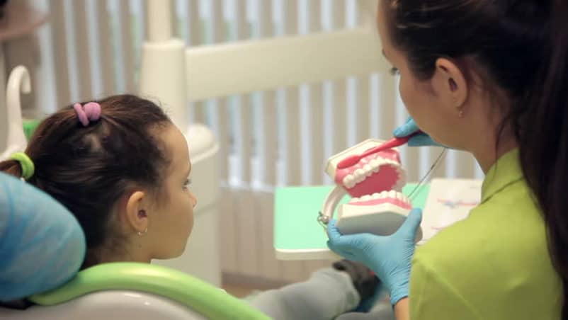 дитячий стоматолог