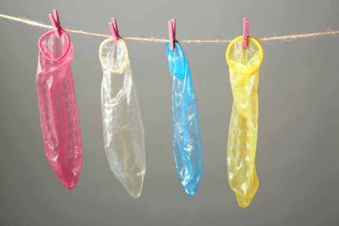 презервативи використовуються двічі