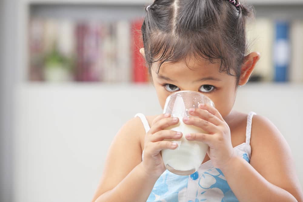 діти повинні пити молоко