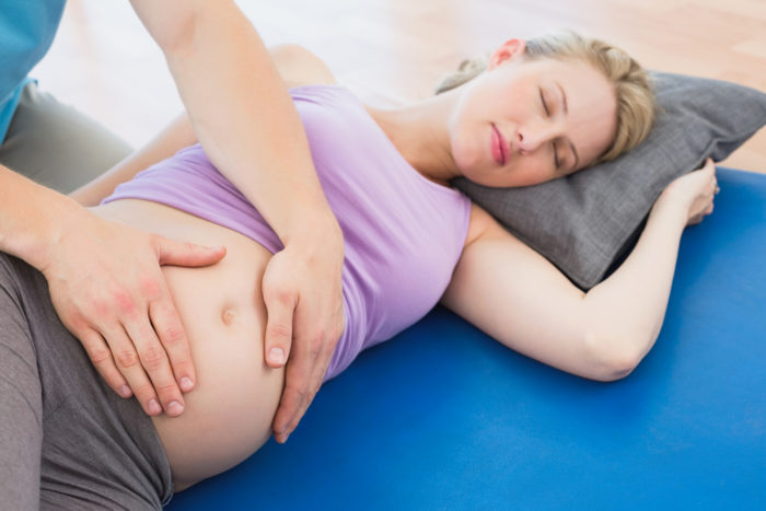 масаж спини під час вагітності