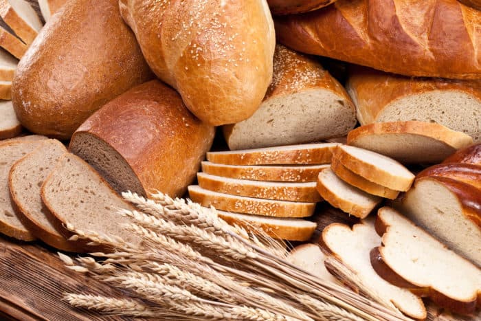 хліб з цільної пшениці або білий хліб