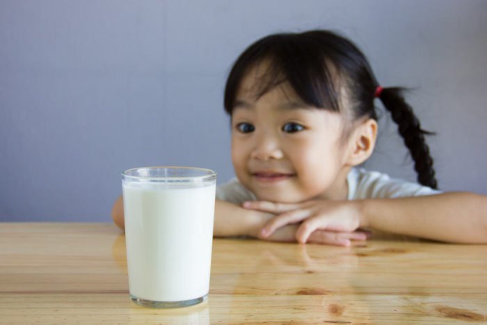Альтернативні молока для дітей з алергією на коров'яче молоко